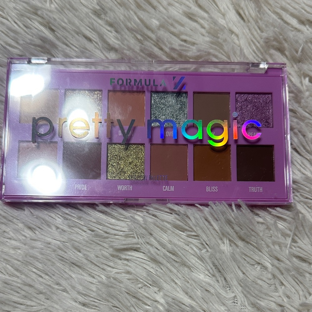 Pretty Magic Eyeshadow Palette - Multicolor